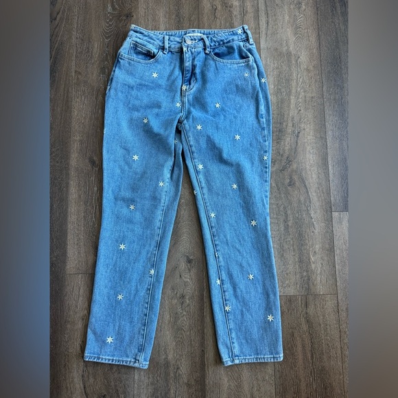 Pacsun Jeans.  Mom Jeans. Women’s size 26. These have the cutest flower details. - Picture 1 of 8